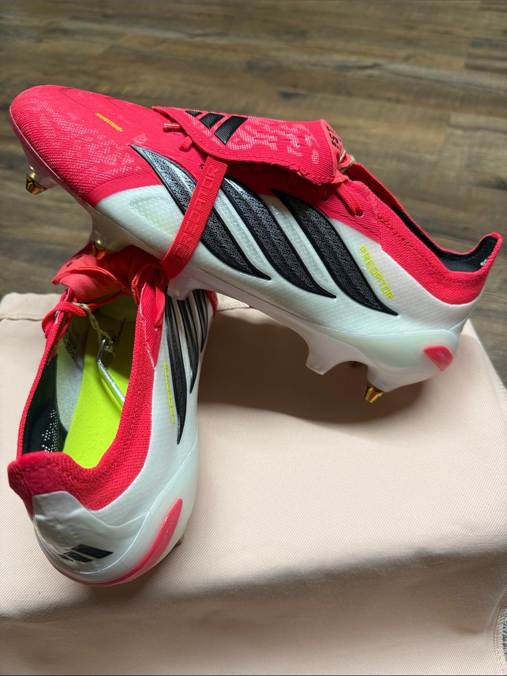 PREDATOR ELITE FOLD-OVER TONGUE SOFT GROUND SOCCER CLEATS